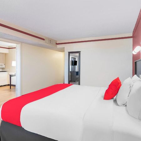 Oyo Hotel Tulsa N Sheridan Rd & Airport Exterior photo