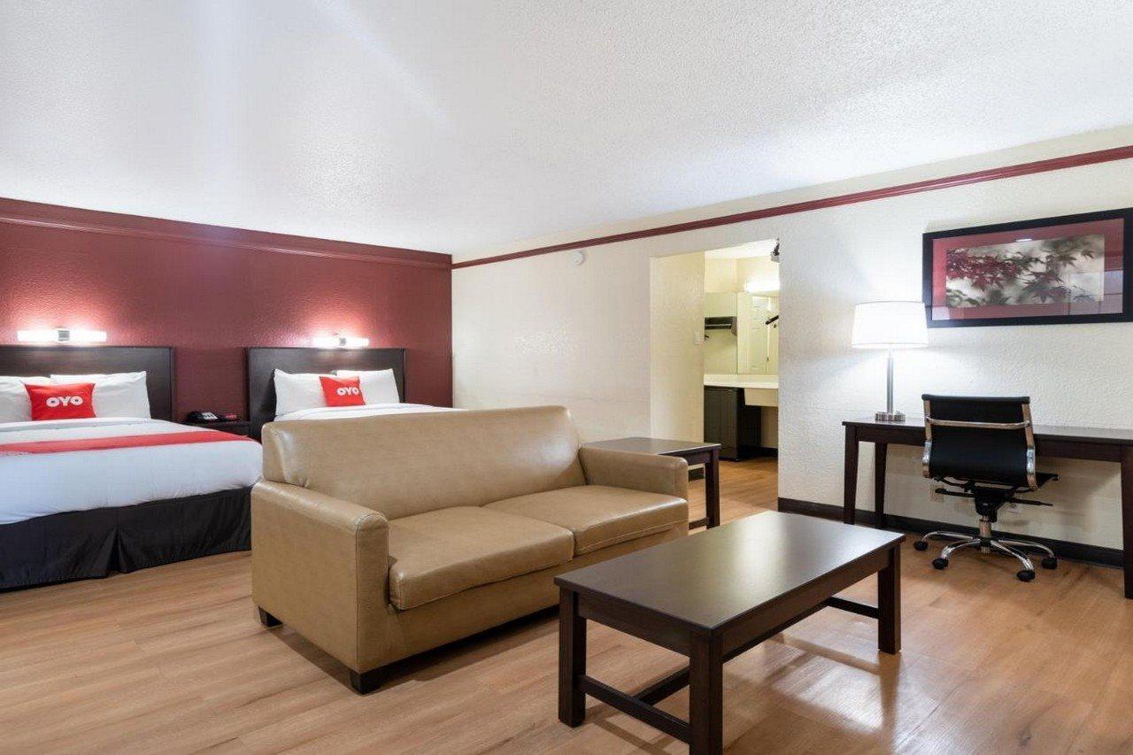 Oyo Hotel Tulsa N Sheridan Rd & Airport Exterior photo