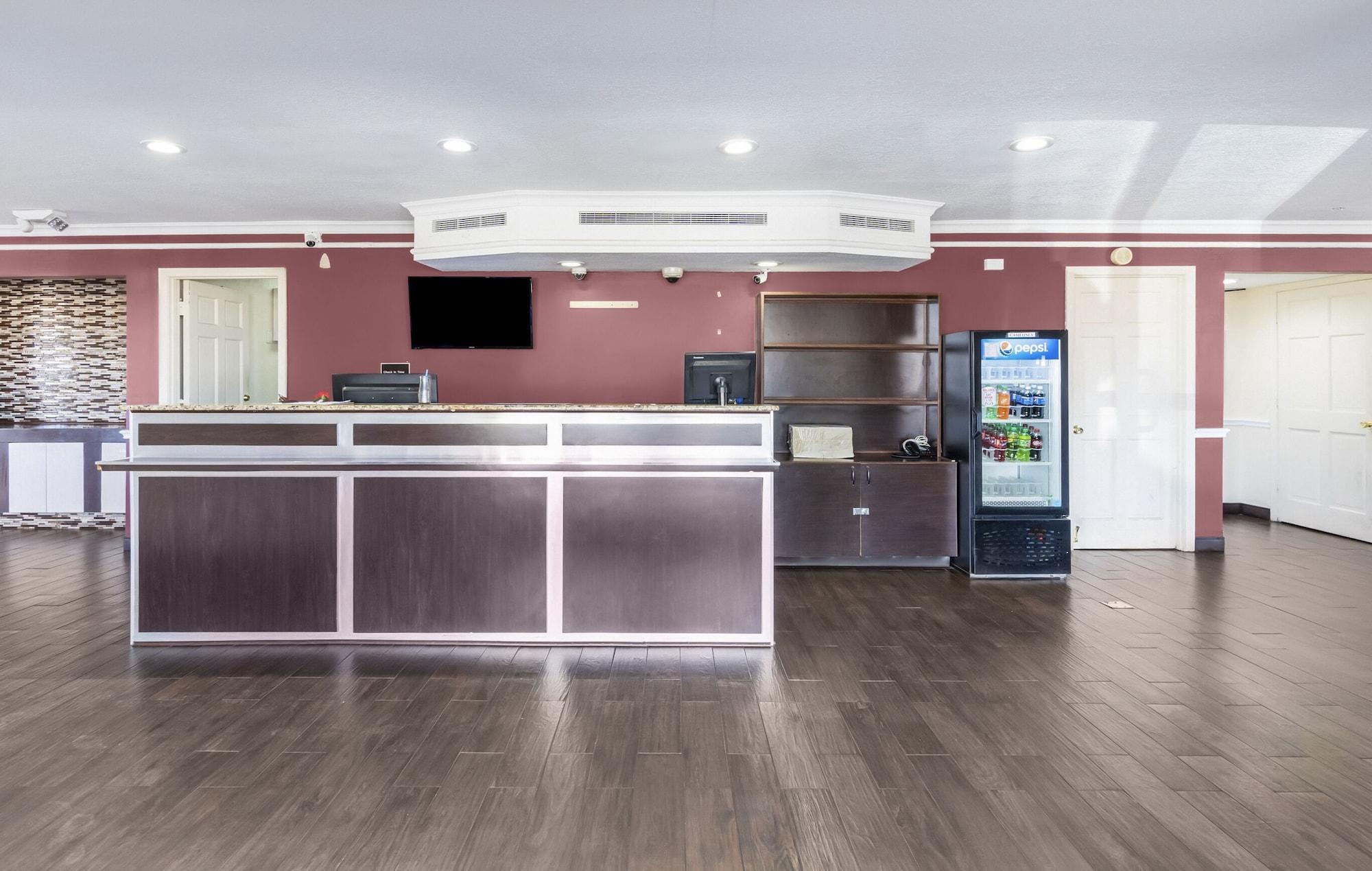 Oyo Hotel Tulsa N Sheridan Rd & Airport Exterior photo