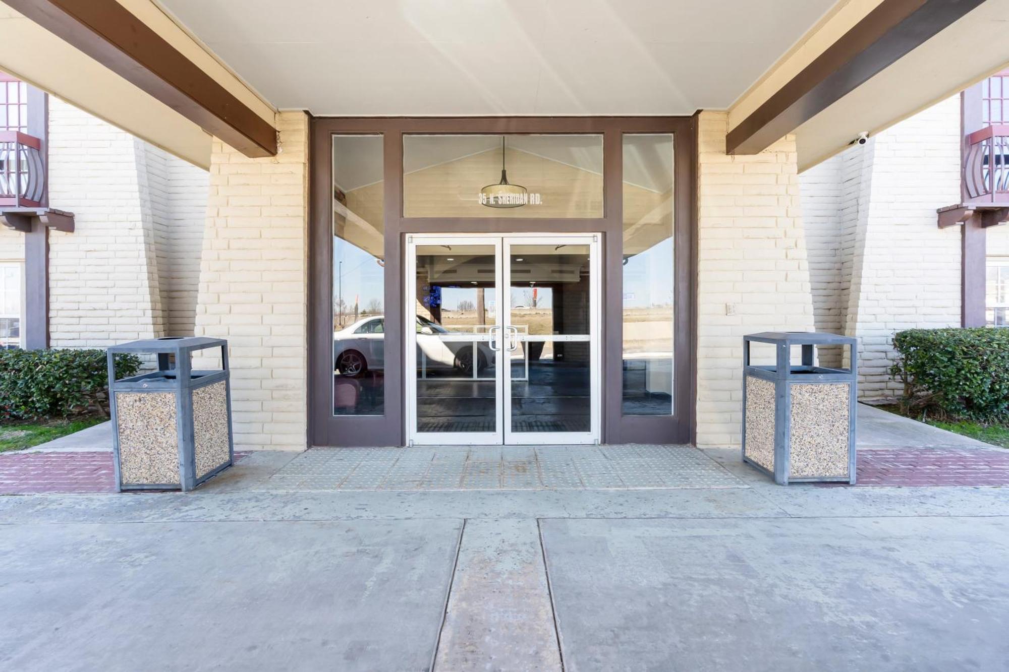 Oyo Hotel Tulsa N Sheridan Rd & Airport Exterior photo