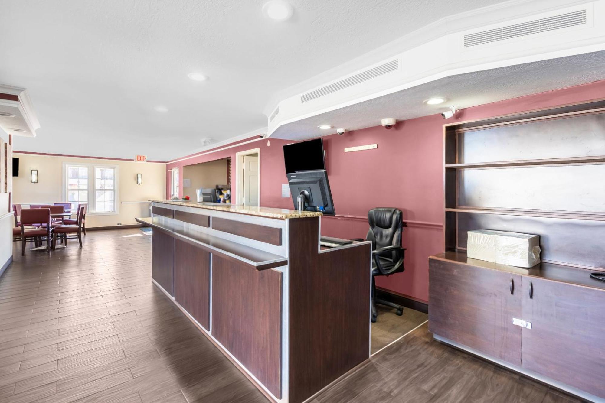 Oyo Hotel Tulsa N Sheridan Rd & Airport Exterior photo