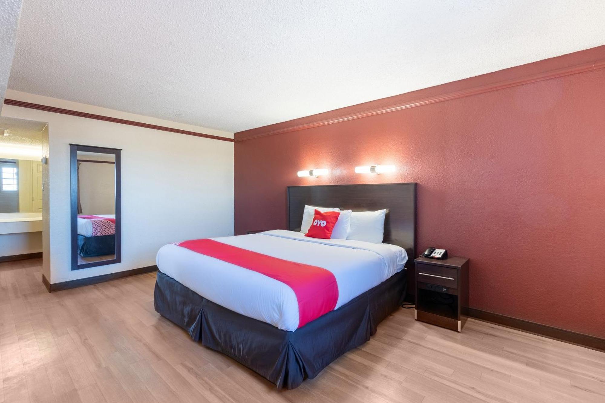 Oyo Hotel Tulsa N Sheridan Rd & Airport Exterior photo