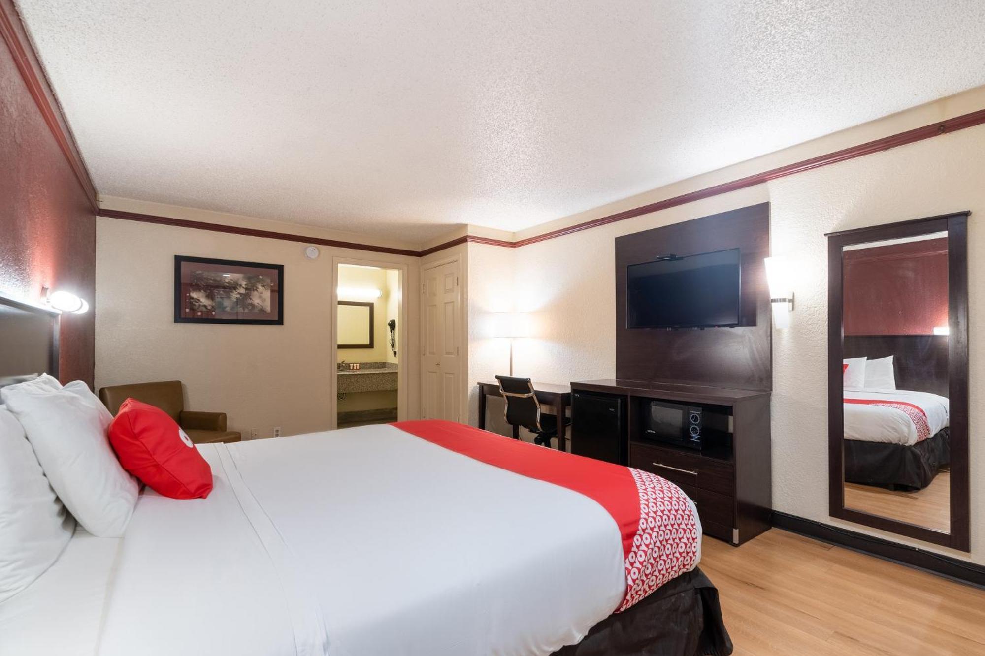 Oyo Hotel Tulsa N Sheridan Rd & Airport Exterior photo
