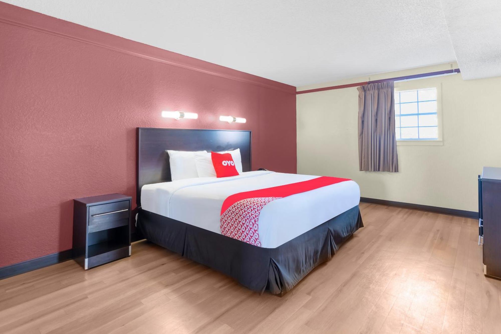 Oyo Hotel Tulsa N Sheridan Rd & Airport Exterior photo