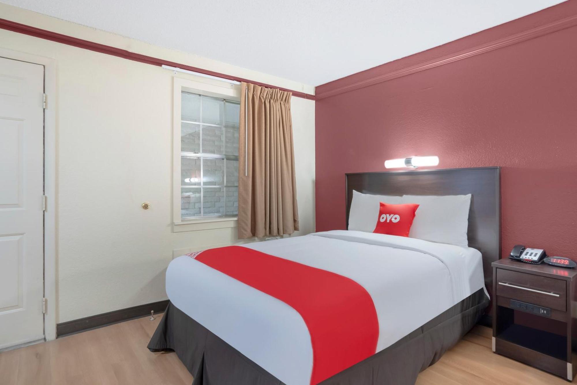 Oyo Hotel Tulsa N Sheridan Rd & Airport Exterior photo