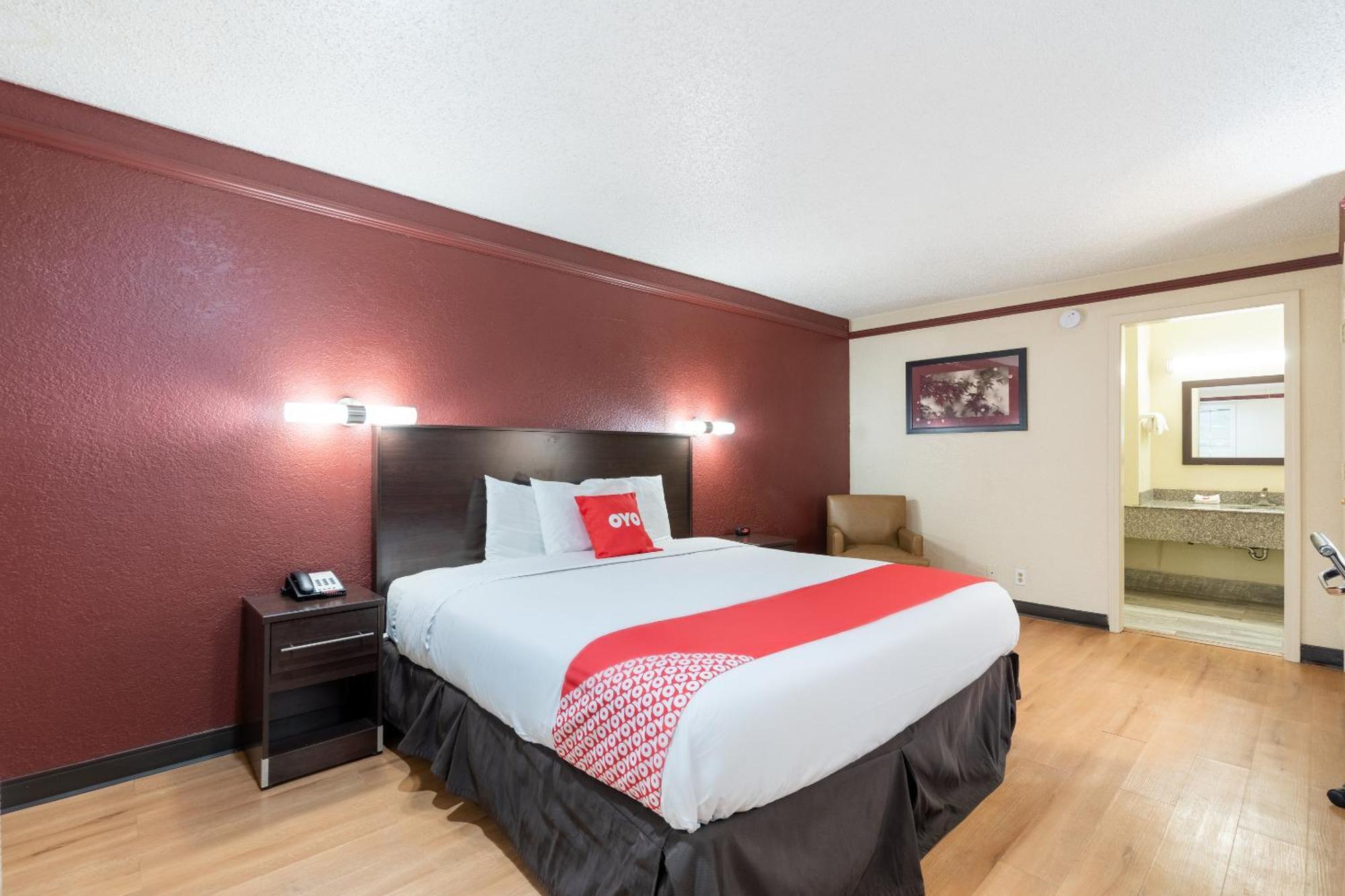 Oyo Hotel Tulsa N Sheridan Rd & Airport Exterior photo