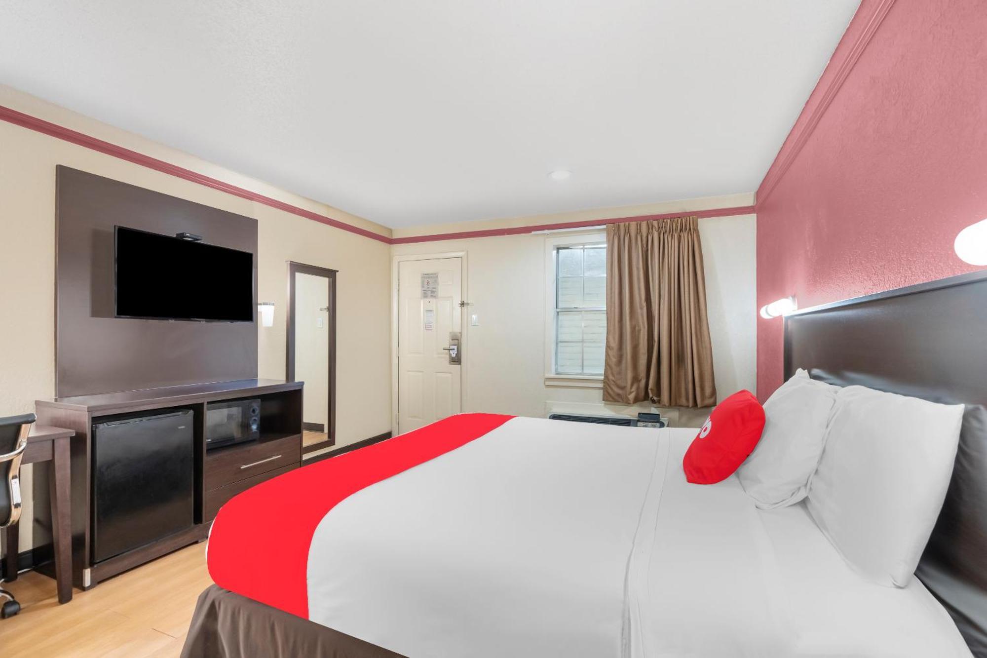 Oyo Hotel Tulsa N Sheridan Rd & Airport Exterior photo