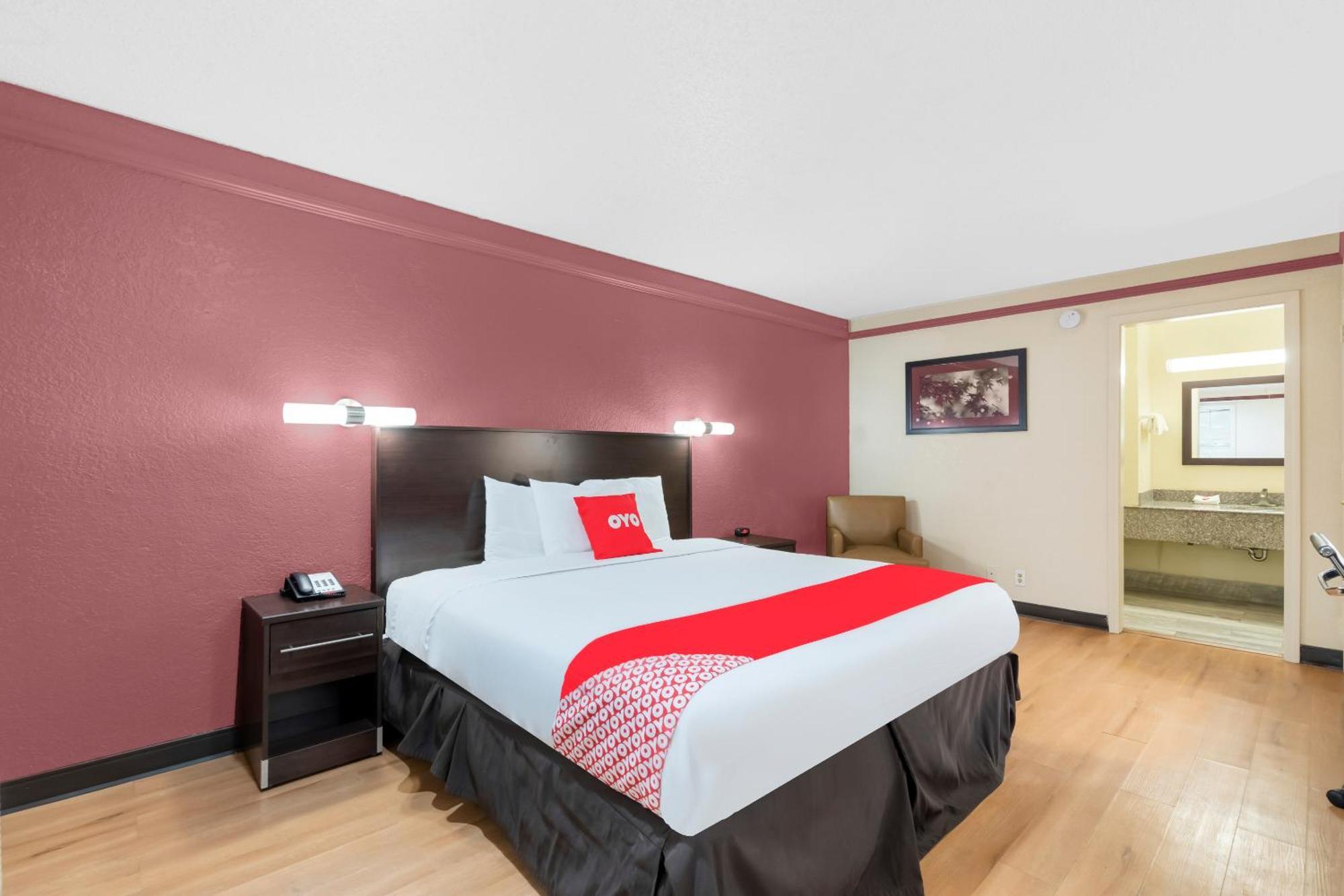 Oyo Hotel Tulsa N Sheridan Rd & Airport Exterior photo