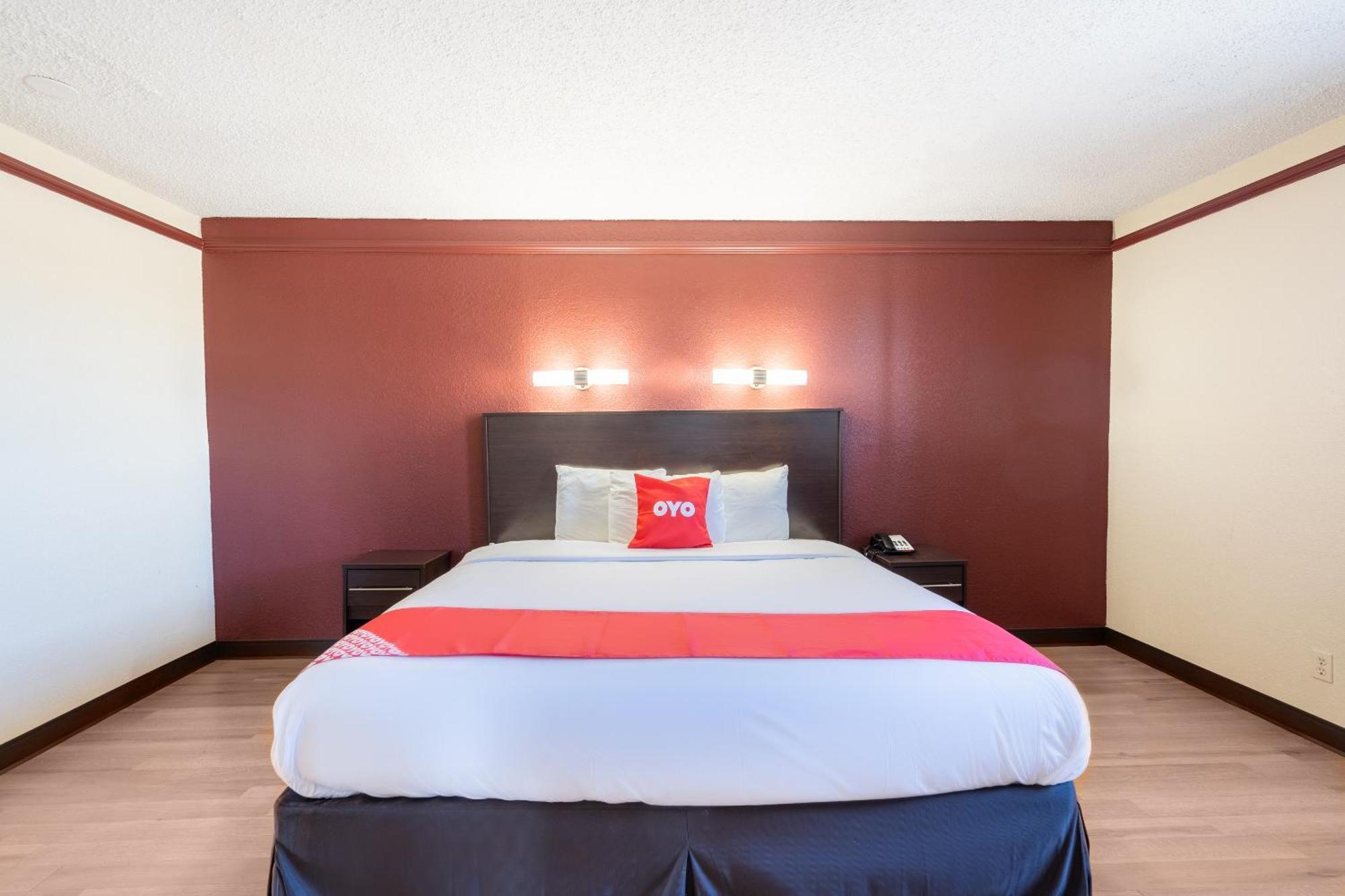 Oyo Hotel Tulsa N Sheridan Rd & Airport Exterior photo